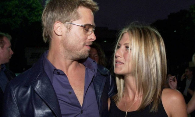 Άγριο «πέσιμο» Τζένιφερ Άνιστον σε Μπραντ Πιτ... on air: «Είσαι πολύ σέξι» (pics)