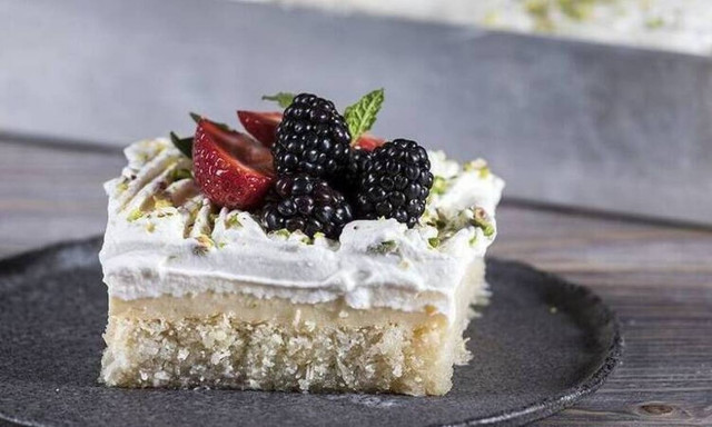 Άκης Πετρετζίκης: Λαχταριστή συνταγή για εκμέκ καταΐφι