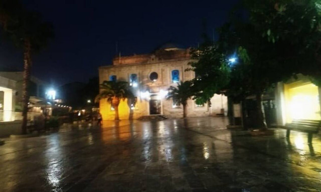 Κακοκαιρία Ιανός - Κρήτη: Βροχή με το τουλούμι στο Ηράκλειο - Πλημμύρισαν δρόμοι (pics)