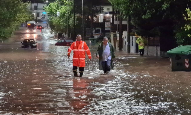 Κακοκαιρία «Ιανός» - Παρατηρητήριο ΝΔ: Τα fake news για τα μηνύματα από το 112