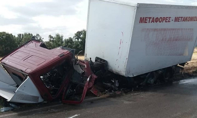 Τραγωδία στη Θήβα: Ένας νεκρός και τρεις τραυματίες σε τροχαίο