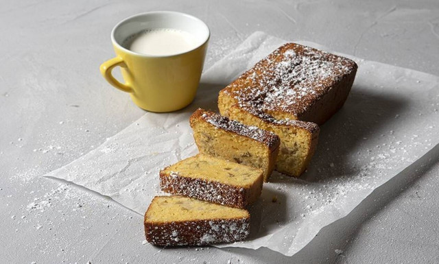 Άκης Πετρετζίκης: Κέικ με αχλάδι