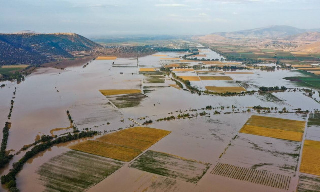 Καιρός: Ο «Ιανός» έφυγε - Οι βροχές επιμένουν και τη Δευτέρα