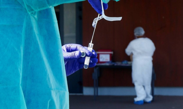 NYT: Σταμάτησαν ξανά οι δοκιμές του εμβολίου της AstraZeneca - Παρενέργειες σε 2ο συμμετέχοντα