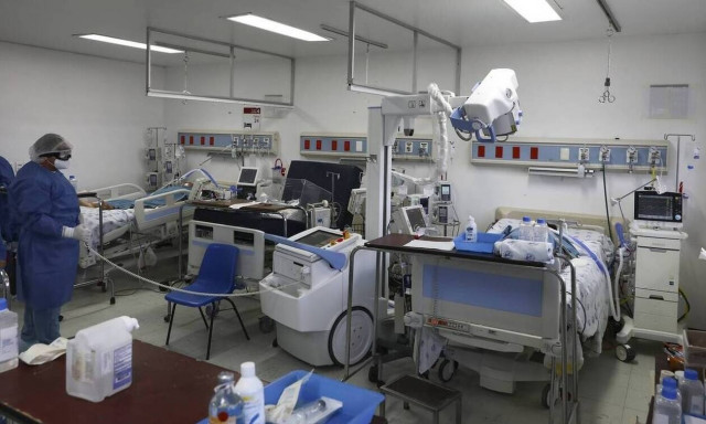 Κορονοϊός: Αύξηση των διασωληνωμένων - «Ασφυκτιούν» οι ΜΕΘ - Έρχεται lockdown στους 65αρηδες