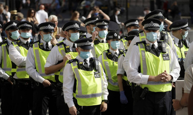 Κορονοϊός: Ένα βήμα πριν το δεύτερο lockdown η Βρετανία - «Είμαστε σε λάθος κατεύθυνση»