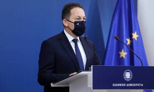 Live: Η ενημέρωση των πολιτικών συντακτών από τον Στέλιο Πέτσα