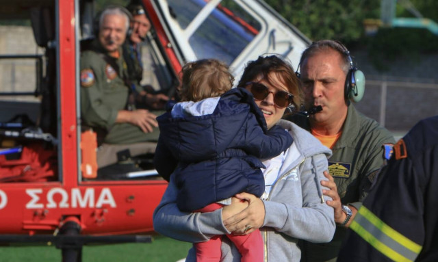 Six people trapped in Oxia rescued by helicopter