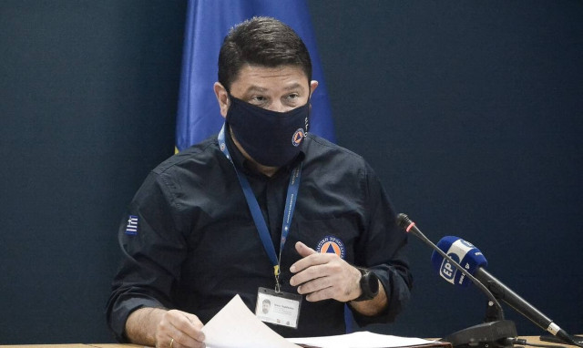 Καρδίτσα: Η απάντηση του Xαρδαλιά για το «χειροφίλημα» στον ιερέα