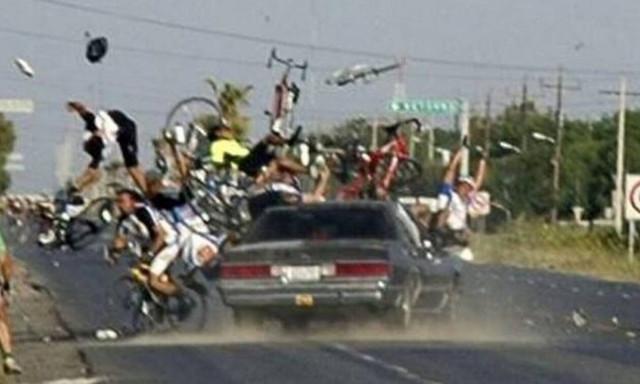 Κάπως έτσι σκοτώνονται οι άνθρωποι στο δρόμο! (video)