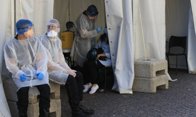 Κορονοϊός Γαλλία: Για τρίτη φορά μέσα σε έξι μέρες καταγράφηκαν πάνω 13.000 ημερήσια κρούσματα