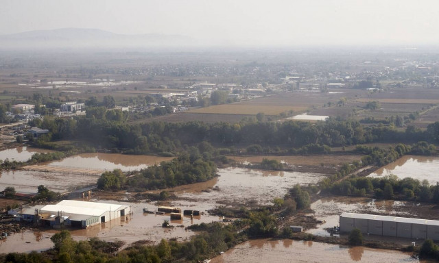Ιανός: Η Καρδίτσα μετρά για 5η μέρα τις πληγές της – Παραμένουν αποκλεισμένα αρκετά χωριά