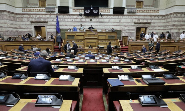 Στη Βουλή τα μέτρα στήριξης για τους πληγέντες από τον «Ιανό» και την πανδημία