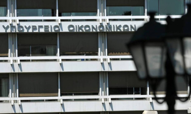 «Πόλεμος» ανακοινώσεων Αχτσιόγλου – Σταϊκούρα για τις ληξιπρόθεσμες οφειλές Δημοσίου