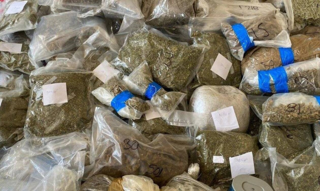 Εξάρχεια: Εξαρθρώθηκε σπείρα που διακινούσε ναρκωτικά – Τέσσερις συλλήψεις