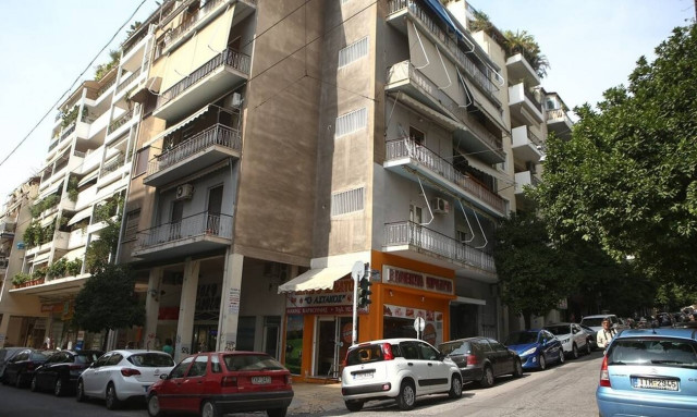 Γιάφκα στο Κουκάκι: Πάνοπλοι οι συλληφθέντες - Τι βρέθηκε στα σπίτια τους