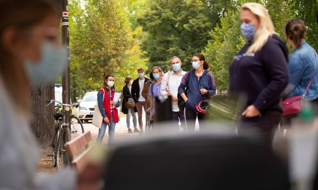  «Καλπάζει» ο κορονοϊός στη Γαλλία: Νέο αρνητικό ρεκόρ με πάνω από 16.000 ημερήσια κρούσματα