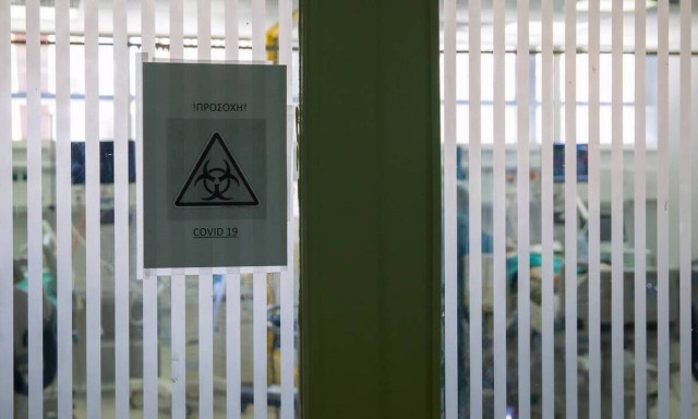 Αγώνας δρόμου για την αποφυγή του lockdown: Τι προτείνουν οι λοιμωξιολόγοι, τι θέλει η κυβέρνηση