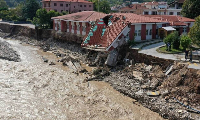 Καρδίτσα: Συγκλονίζει η μητέρα της αγνοούμενης - «Κοιτάζω από το παράθυρο και την περιμένω»
