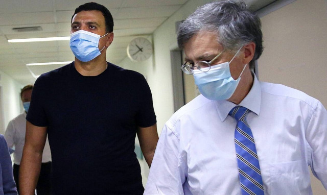 Κορονοϊός: Ασφυξία στις ΜΕΘ, αυξάνονται τα κρούσματα - Κικίλιας, Τσιόδρας ενημερώνουν τα κόμματα