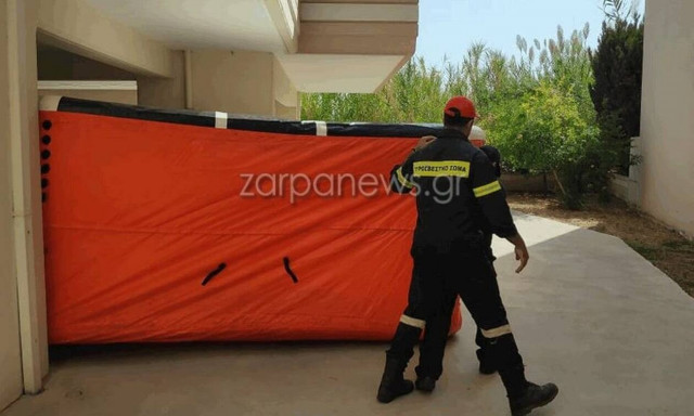 Θρίλερ στα Χανιά: Γυναίκα απειλεί να πέσει από το μπαλκόνι πολυκατοικίας