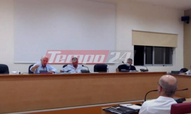 Αχαϊα: Χαμός σε δημοτικό συμβούλιο - Έπαιξαν μπουνιές κοινοτάρχης και πρόεδρος