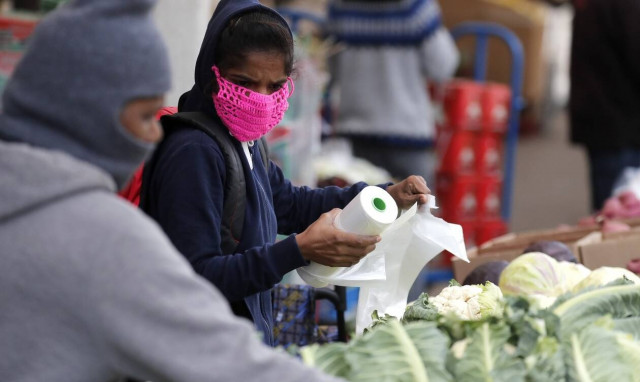 Κορονοϊός - Βρετανία: Χαμός υπό τον φόβο νέου lockdown - Αδειάζουν τα ράφια των σούπερ μάρκετ  