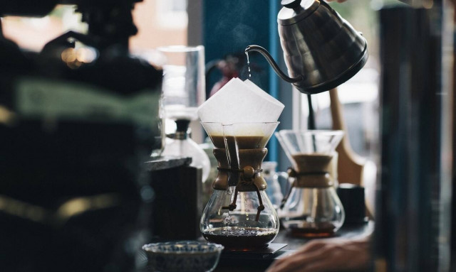 Παράταση μείωσης ΦΠΑ για εστίαση, τουρισμό, μεταφορές, κινηματογράφο