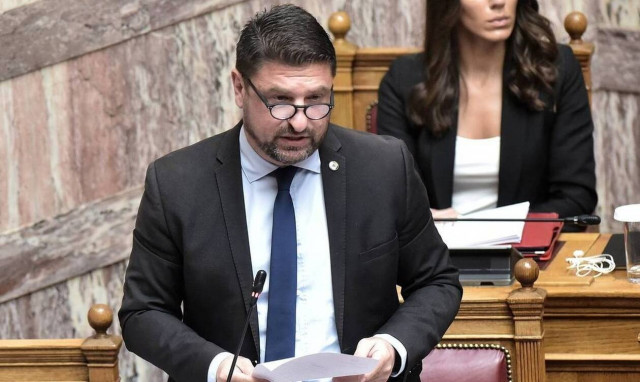 Στη Βουλή ο Χαρδαλιάς για καταστροφές και κορονοϊό