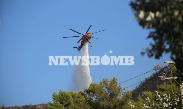 Υπό μερικό έλεγχο η φωτιά στον Βύρωνα: «Λαχτάρισαν» οι Αθηναίοι από τη μεγάλη πυρκαγιά στον Υμηττό