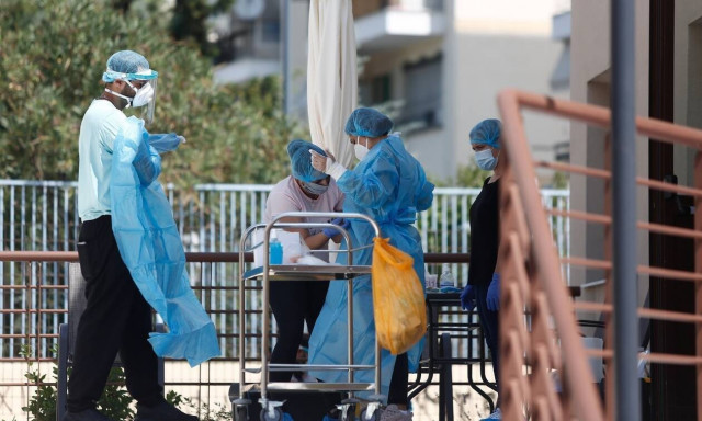 Κορονοϊός: Πάνω από 990.000 οι νεκροί σε όλο τον κόσμο