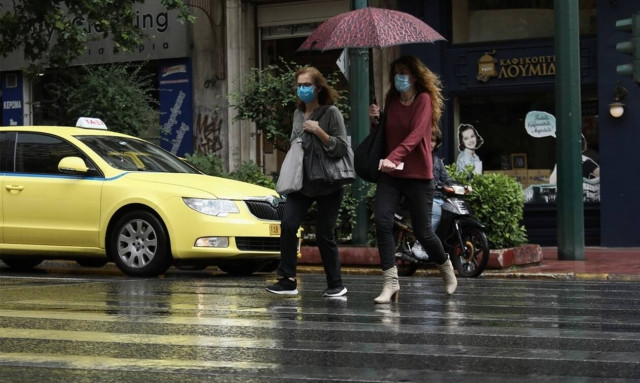 Καιρός: Βροχερό Σαββατοκύριακο - Πού θα «χτυπήσει» η κακοκαιρία (χάρτες)