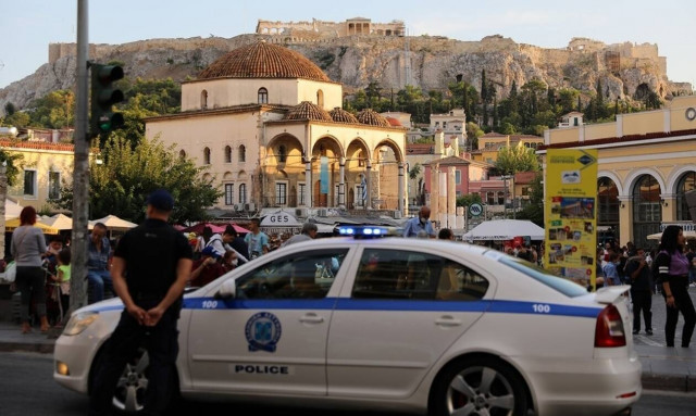 Έλεγχοι της ΕΛΑΣ για τους συνωστισμούς στις πλατείες