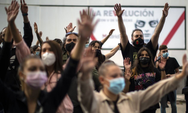 Ισπανία - Κορονοϊός: Διαδήλωση εκατοντάδων ανθρώπων στη Μαδρίτη κατά της μερικής καραντίνας