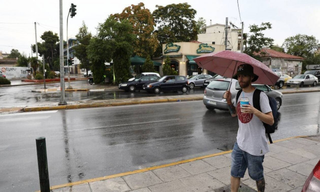 Καιρός: Πέφτει η θερμοκρασία την Κυριακή - Σε ποιες περιοχές θα βρέξει