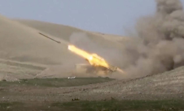 Αρμενία - Αζερμπαϊτζάν: Φόβοι για ολοκληρωτικό πόλεμο - Βίντεο σοκ από τις συγκρούσεις