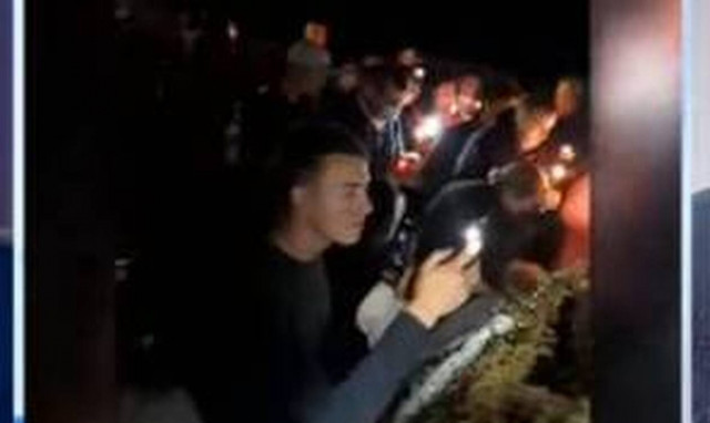 Πέθανε από κορονοϊό αλλά τον επανεξέλεξαν δήμαρχο -  Το… γιόρτασαν στον τάφο του με κεριά