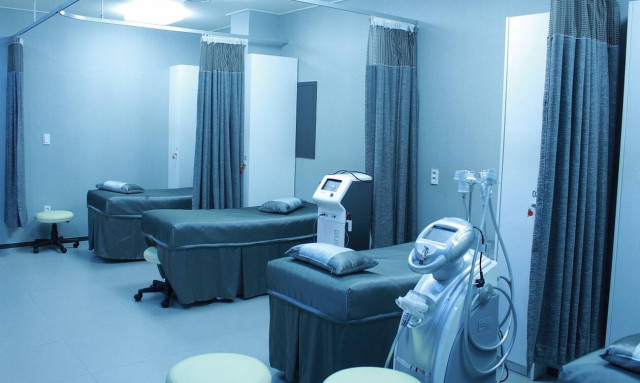 Σοκ στη σόουμπιζ: Εσπευσμένα στο νοσοκομείο η έγκυος γυναίκα διάσημου τραγουδιστή