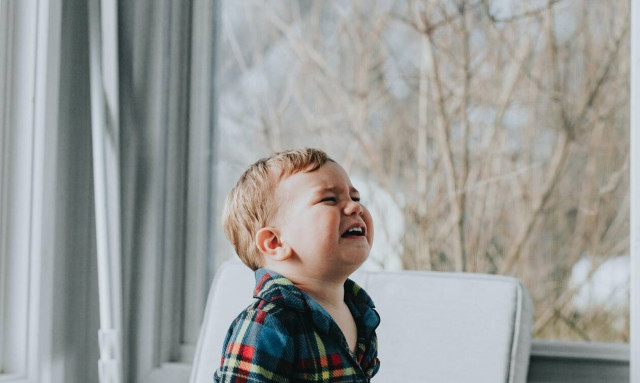 Γιατί δεν πρέπει να λέτε στα αγόρια σας να μην κλαίνε