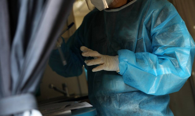 Κορονοϊός: Στο επίκεντρο η Αττική και οι νέοι - Ποια είναι η κατάσταση στις ΜΕΘ