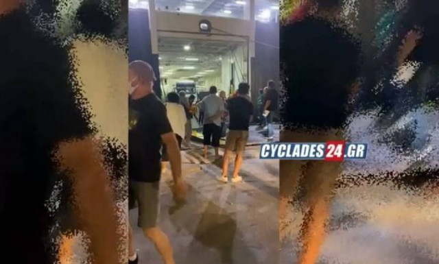 Απίστευτο σκηνικό στην Ανάφη: Κατέλαβαν τον καταπέλτη και έκοψαν τους κάβους με τροχό (vid)