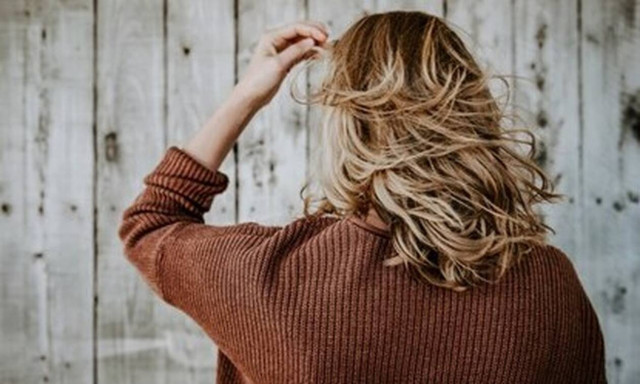 Πώς θα προστατεύσουμε την υγεία των μαλλιών μας από τις καιρικές μεταβολές;