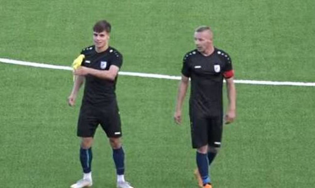 Παπαγάλος «εισέβαλε» γήπεδο – Δεν φαντάζεστε τι έκανε όταν μπήκε γκολ (pics - vid)