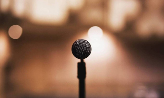 Τρόμος για διάσημη τραγουδίστρια - Πυροβολισμοί έξω από το σπίτι της