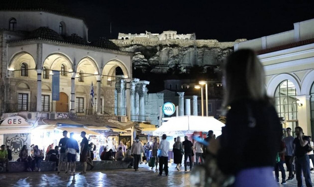 Ακρόπολη: «Μάγεψε» όλo τον πλανήτη! Ο εντυπωσιακός νέος φωτισμός της (pics)