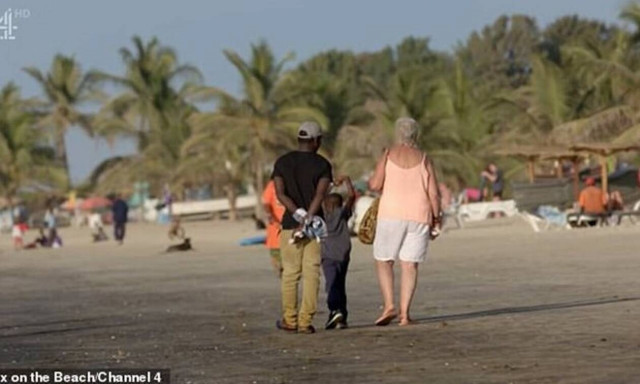 Γυναικείος σεξοτουρισμός: «Γιαγιάδες» πάνε με διαφορετικό νεαρό κάθε βράδυ