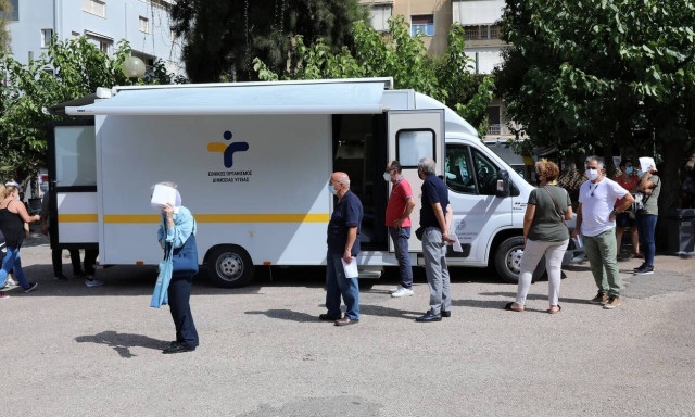 Κορονοϊός: Αποκαλύψεις για την κηδεία που έβαλε σε καραντίνα 5 χωριά σε Θήβα και Εύβοια