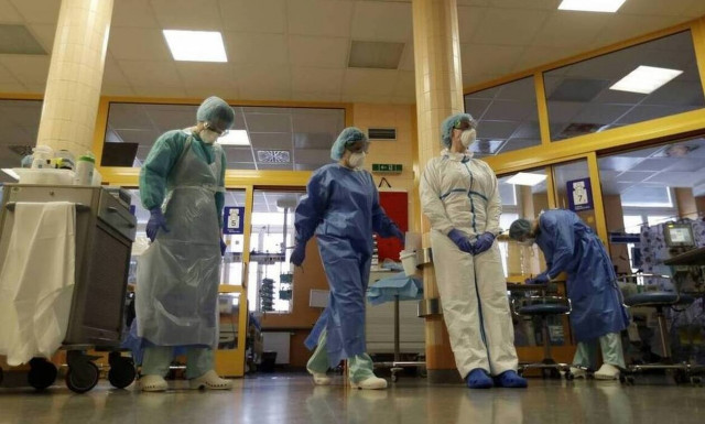 Κορονοϊός: Πώς μία κηδεία έφερε το χάος σε χωριά της Βοιωτίας και της Εύβοιας