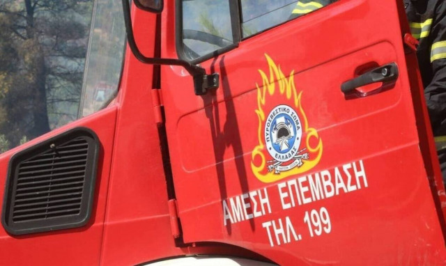 Φωτιά σε μαγαζί στη Γλυφάδα