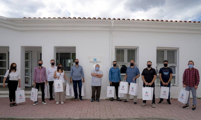 Ο ΟΠΑΠ προσφέρει παπούτσια και χαμόγελα σε παιδιά